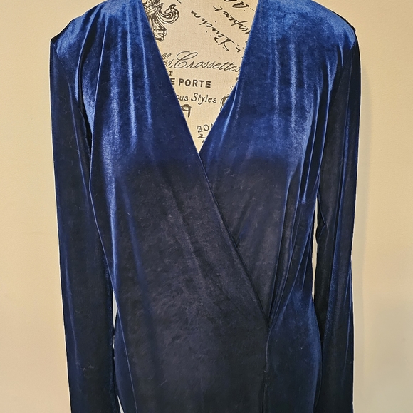 BREATHTAKING!! SIMPLY STUNNING BLUE DRESS!! 💙 💙 💙 - Picture 9 of 11